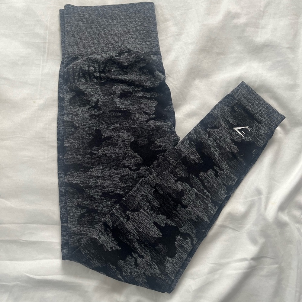 Gym shark leggings